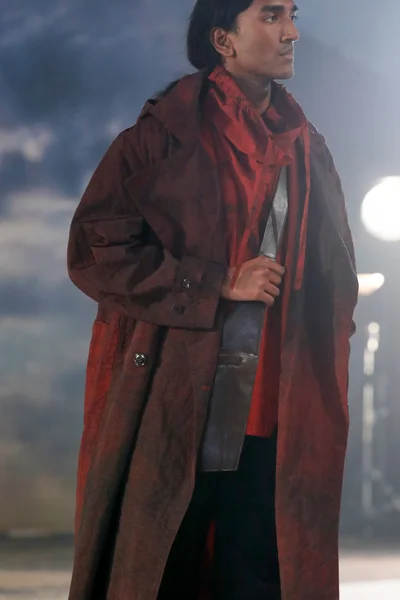 Look 32